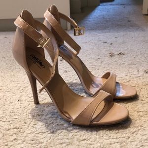 Never worn Mossimo nude heels